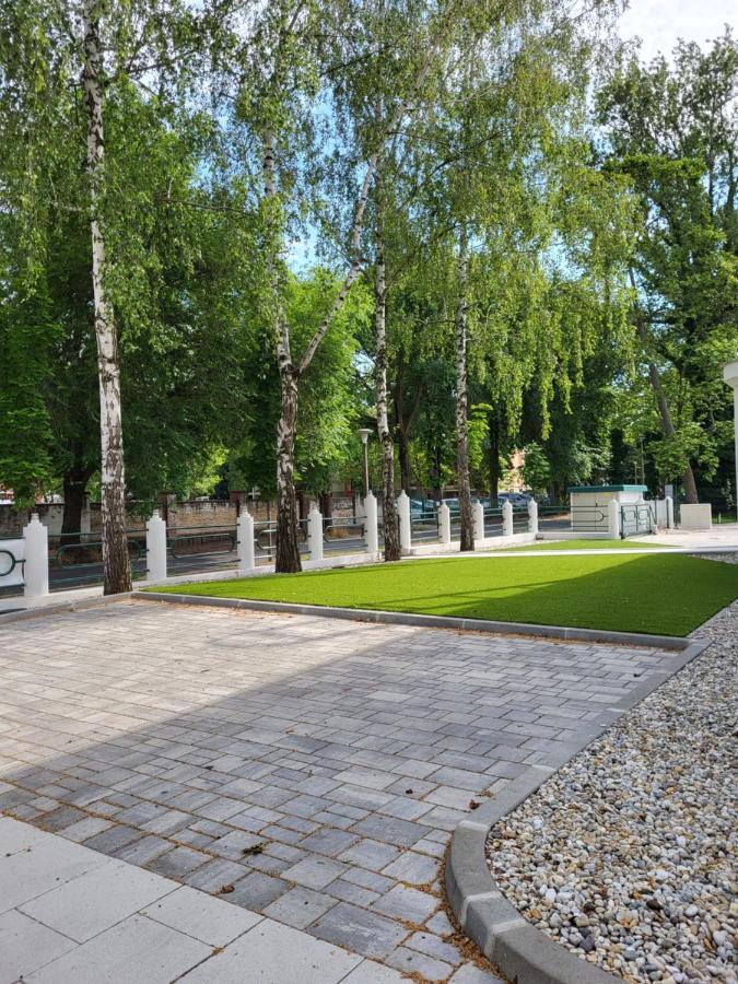 Villa Bauhaus Wellness Apart-Hotel Siofok Exterior photo