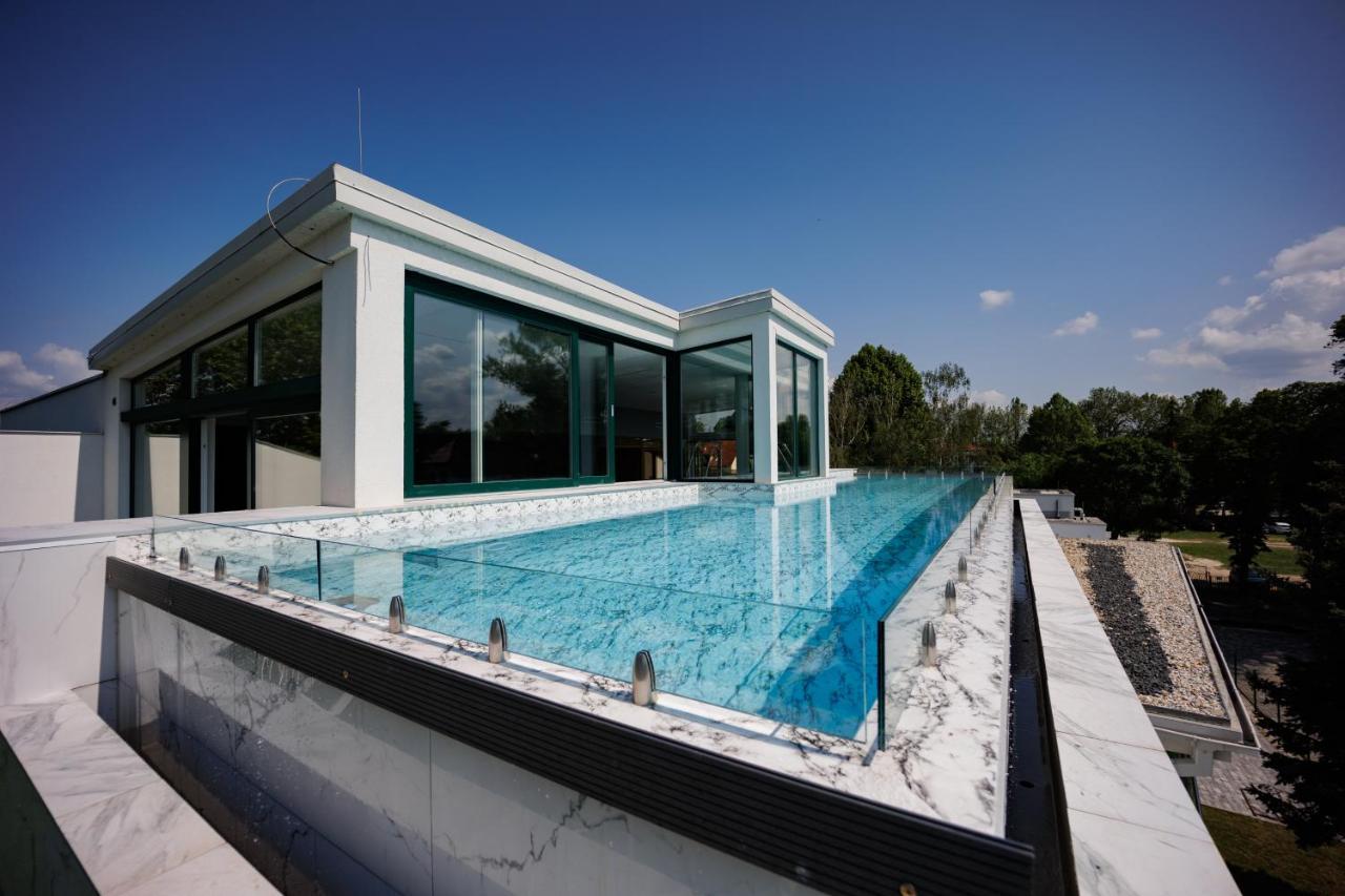 Villa Bauhaus Wellness Apart-Hotel Siofok Exterior photo