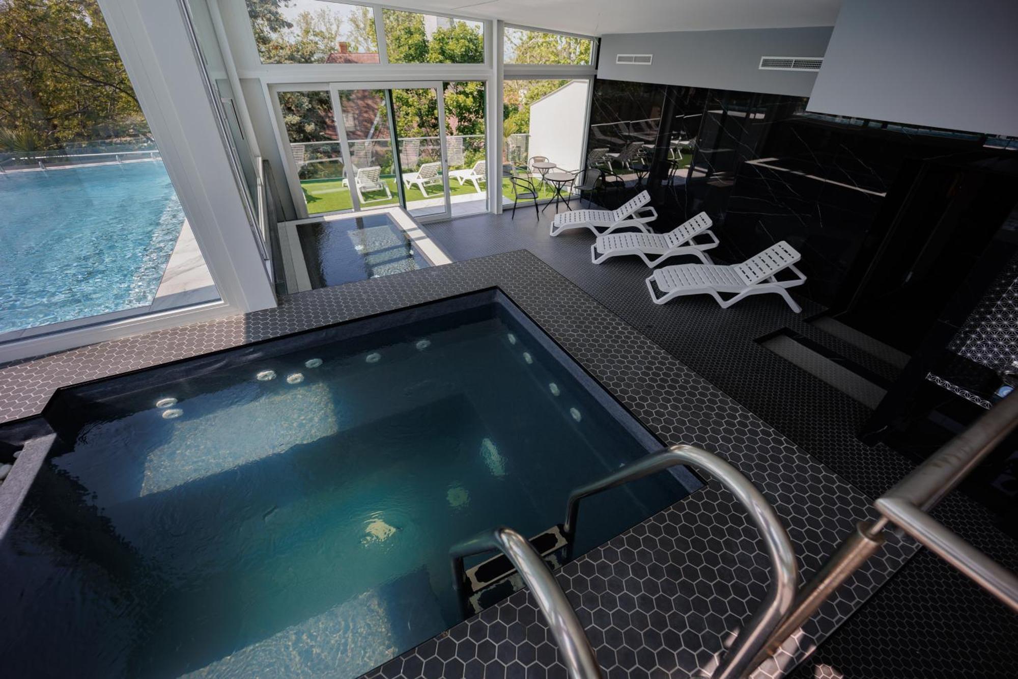 Villa Bauhaus Wellness Apart-Hotel Siofok Exterior photo