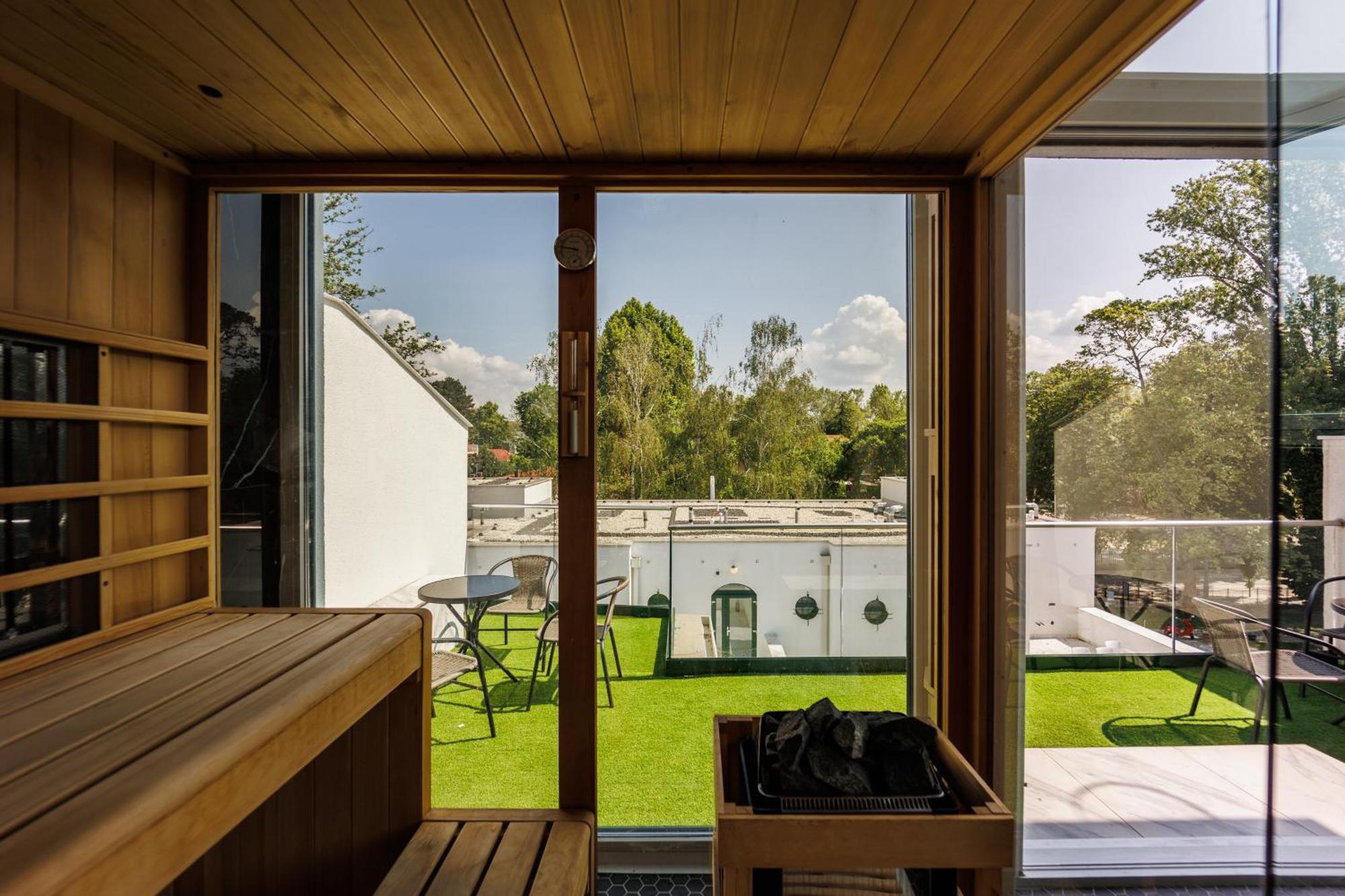 Villa Bauhaus Wellness Apart-Hotel Siofok Exterior photo